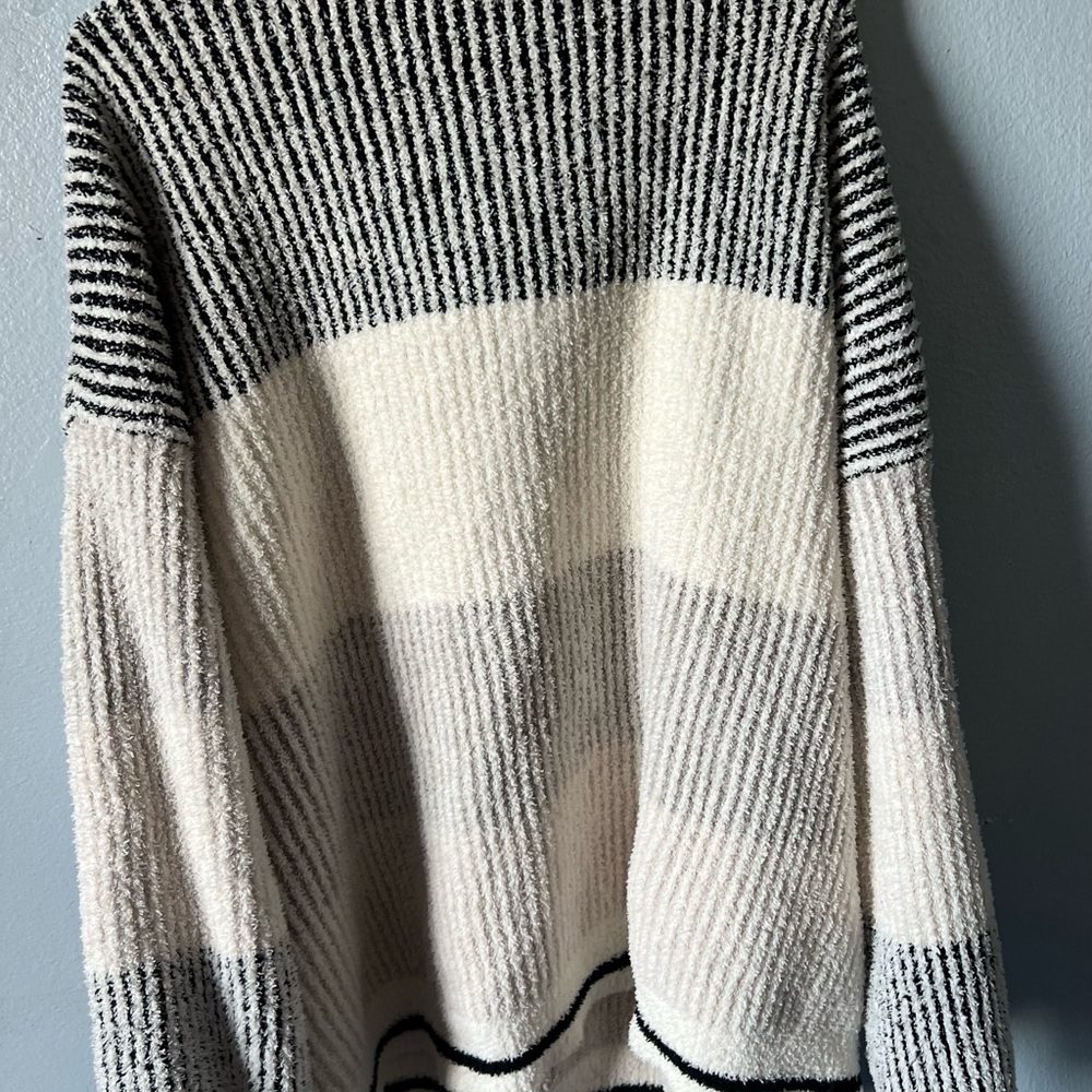 Barefoot Dreams Black and White Knit Sweater - Picture 2 of 6